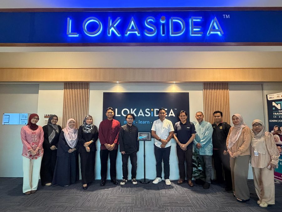 Power BI with Claude AI class group photo at Lokasidea